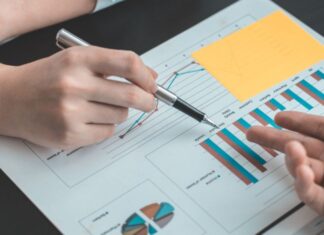 What Does an Accountants Do, and Why Do Businesses Need One? accountant-do-do-do pen