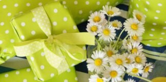 From the Heart – Unwrapping the Trending World of Gifts and Flowers Deals Gift Flowers Love Celebration