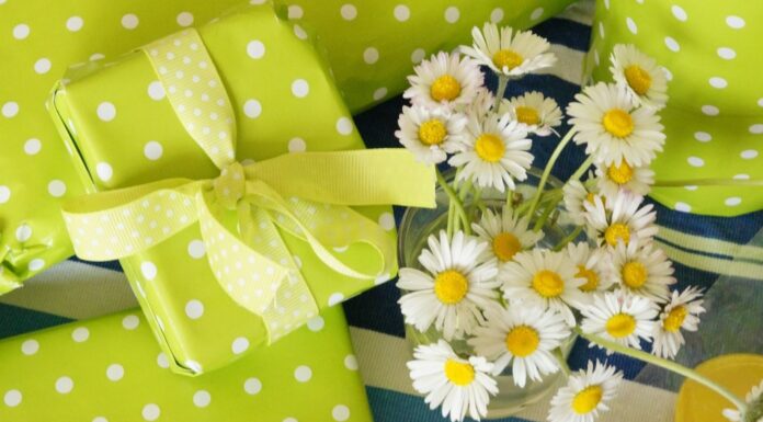 From the Heart – Unwrapping the Trending World of Gifts and Flowers Deals Gift Flowers Love Celebration